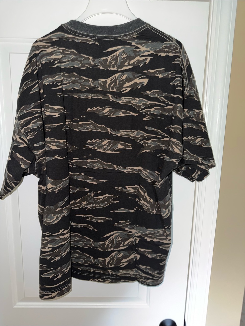American Eagle Outfitters Black and Tan Camouflage Short-Sleeve Tee